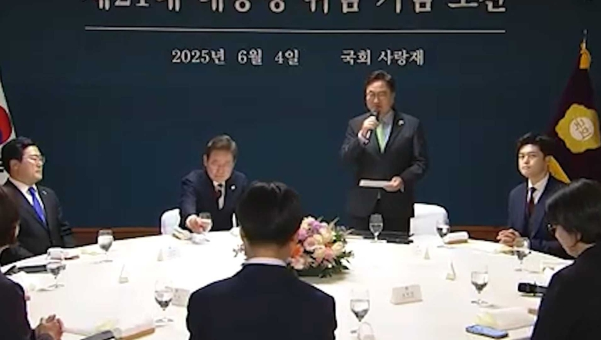 2025澳门开码结果查询,十八年终于等来一个强吻,经济性执行方案剖析_手机版V10.3